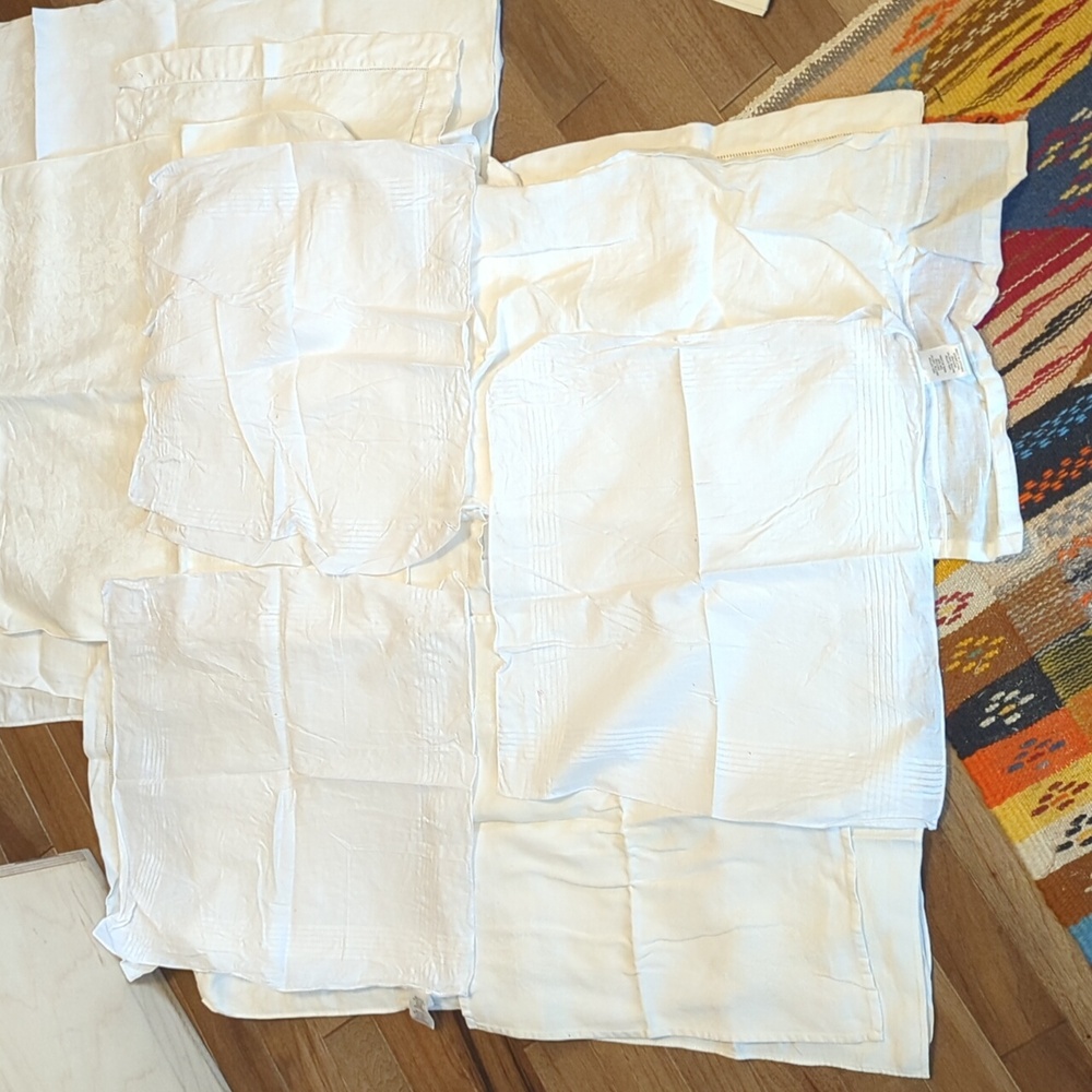 Lot Of 27 White Table Linens And Other White Fabrics - Picture 7 of 12